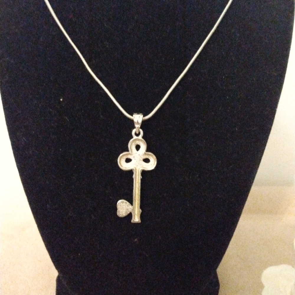 SOLD- Silver CW Key Heart Pendant Necklace - Picture 7 of 13